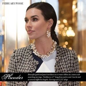 Plunder necklace and earring set